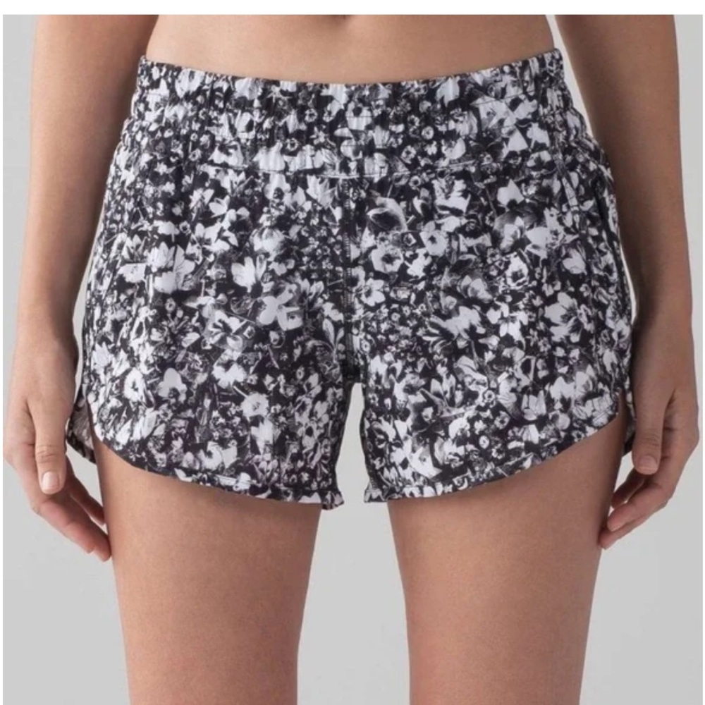 Lululemon Tracker Black & White Floral Women’s Athletic Shorts - Size 8